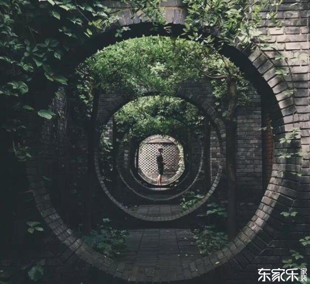 新砌墙体错缝拼接,预留空隙,均匀受力