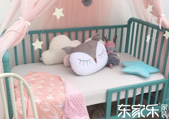 女孩房宜选浅色装饰
